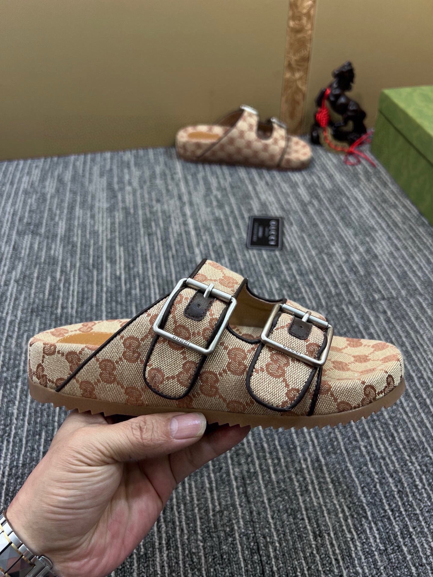 54B123ZDE Stylish slippers
