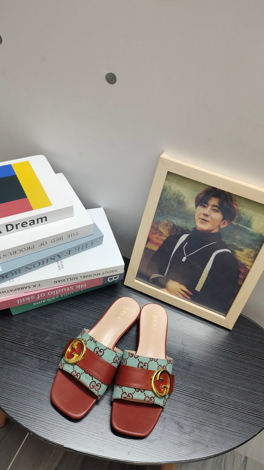 14B100ZDE Stylish slippers