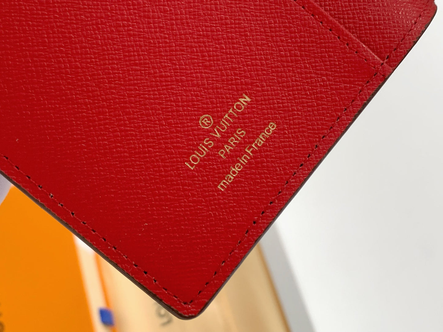 1XE73BDE Stylish leather wallets with package