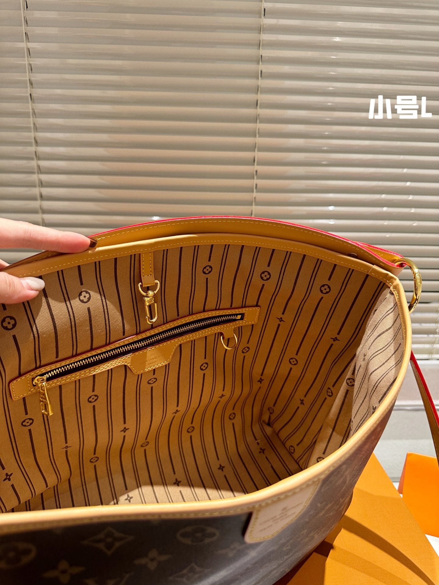 6XE227BDE Stylish leather bag 