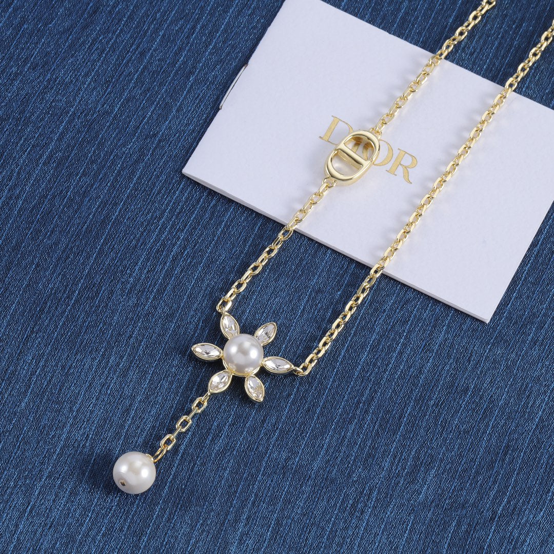 175RD26XDE Stylish Necklaces .