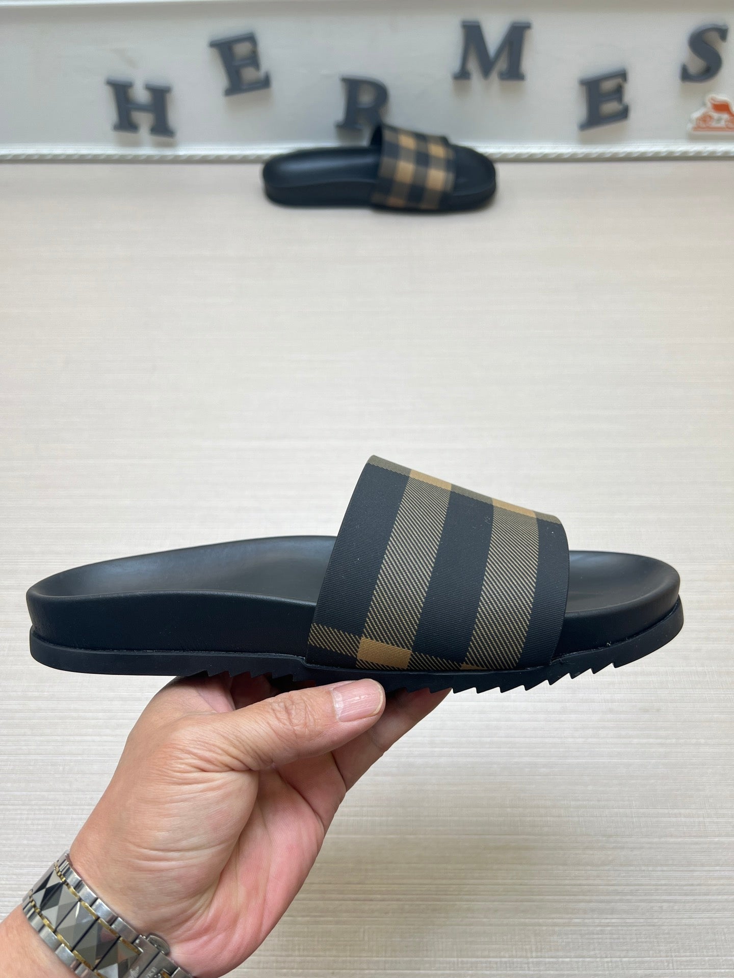 54R119ZDE Stylish slippers