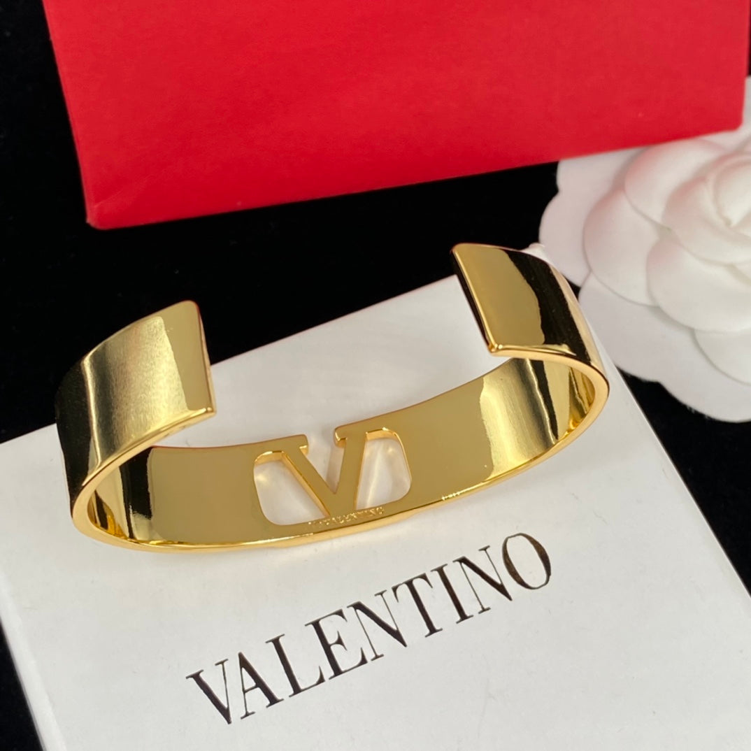 1XVL437KDE Stylish bracelet