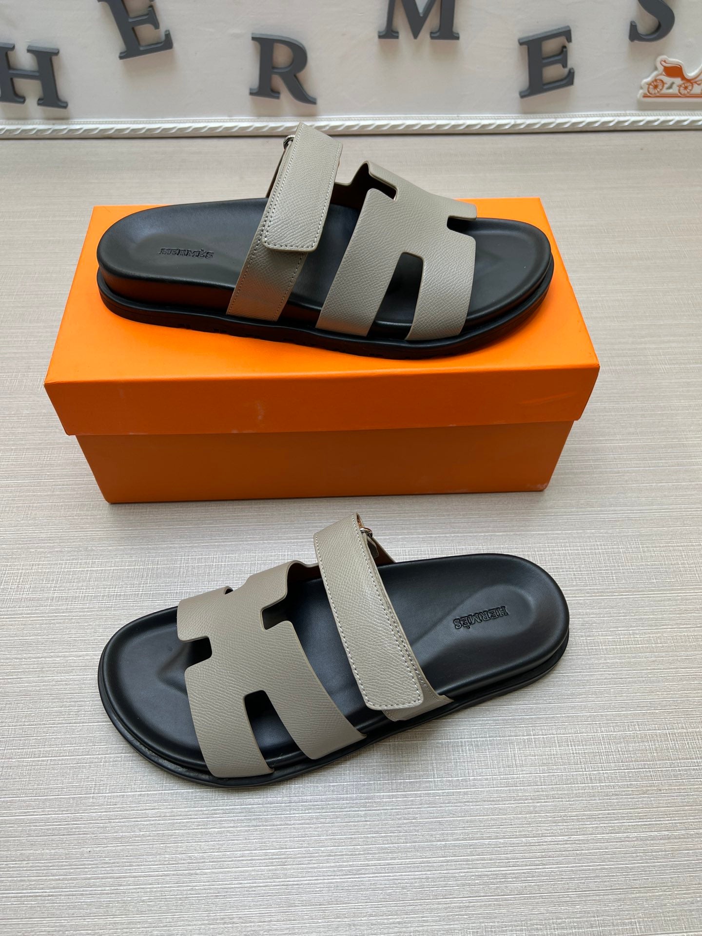 54H1ZDE Stylish slippers