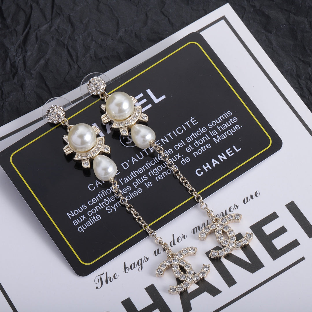 1YC125EDE Stylish Earrings