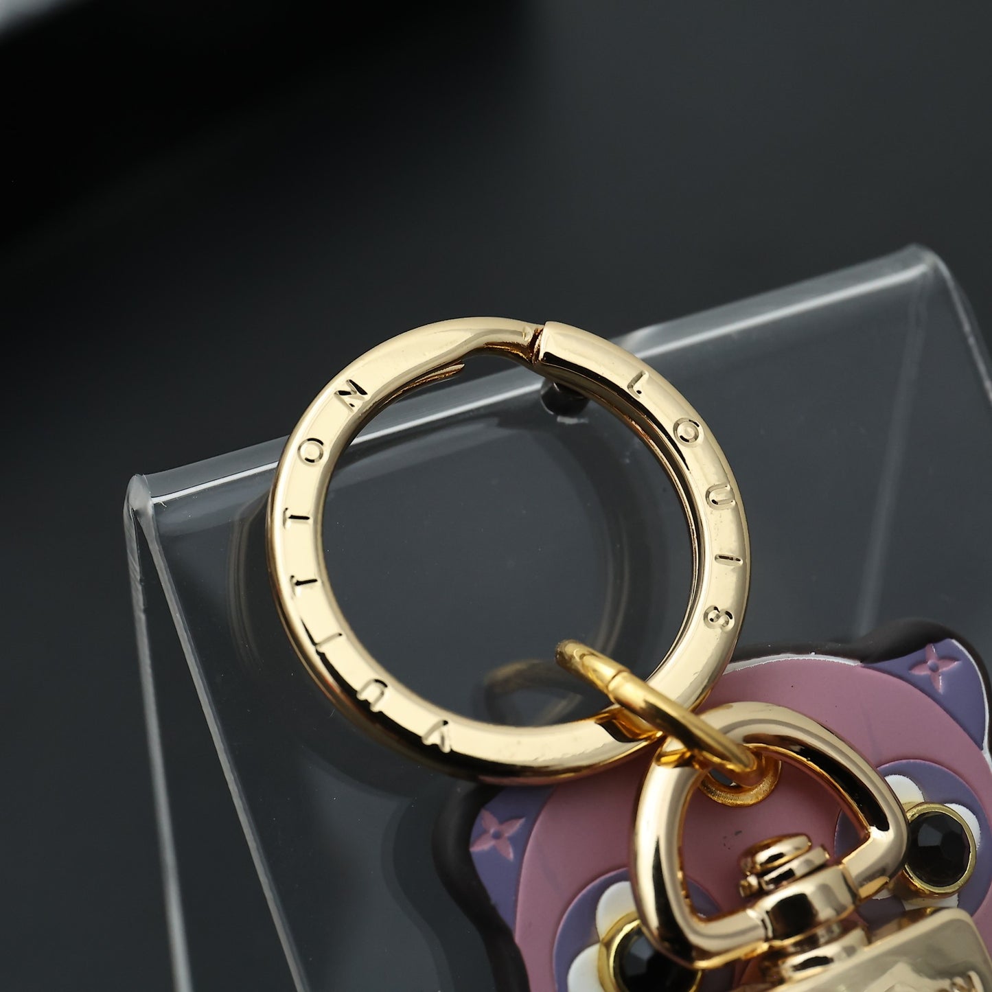 14E88ADE Stylish key closure