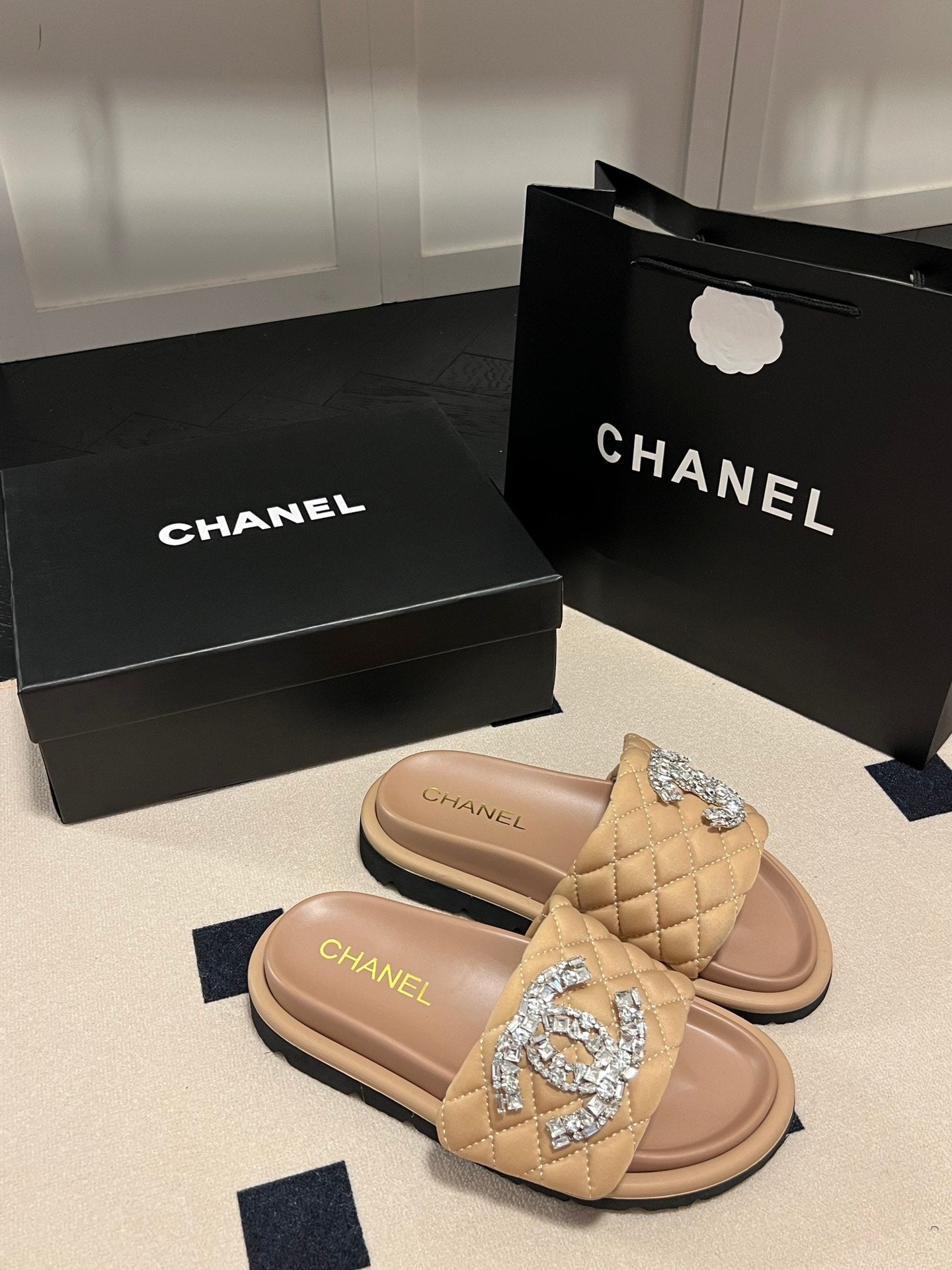 14C93ZDE Stylish Slippers