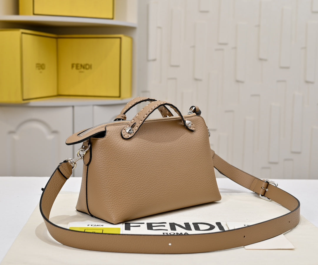 1WF109BDE Stylish leather bag