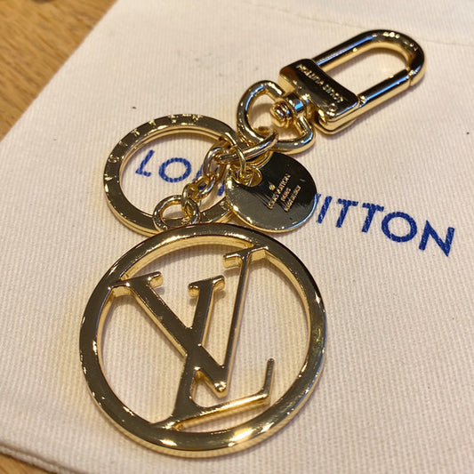 1E15ADE Stylish  Keychains