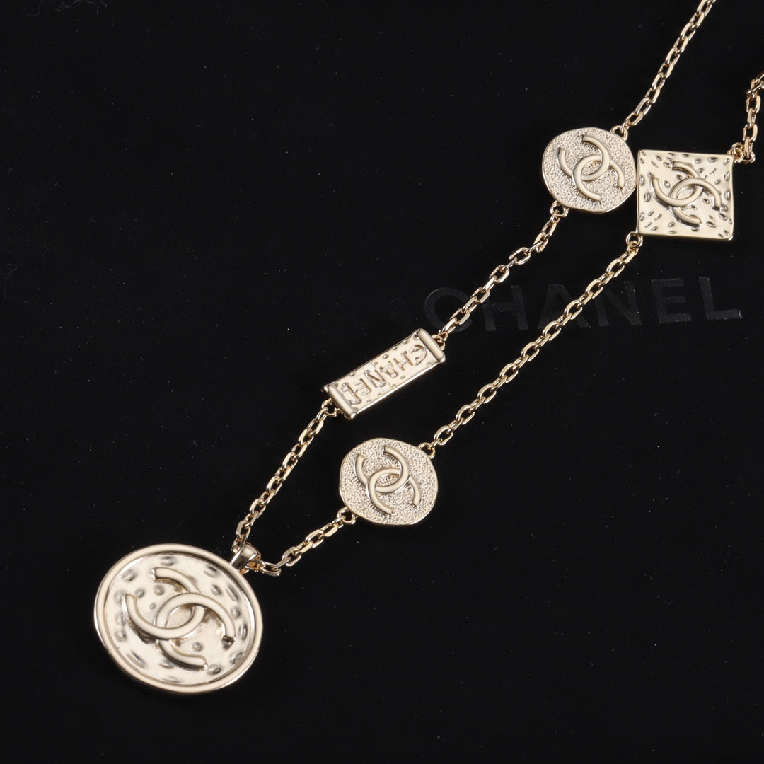 14C689KDE Stylish Necklaces