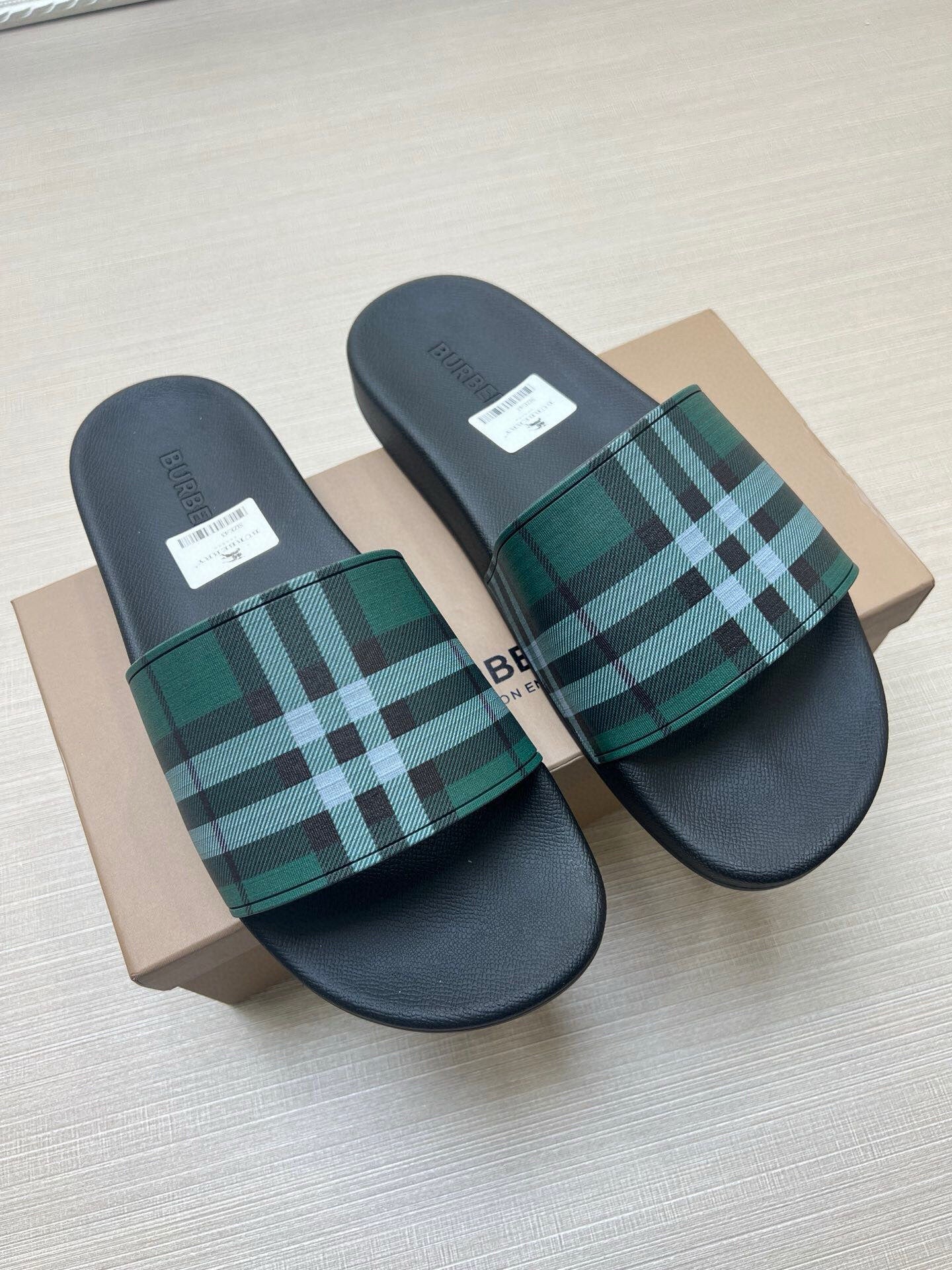 535ZR251ZDE Stylish Slippers