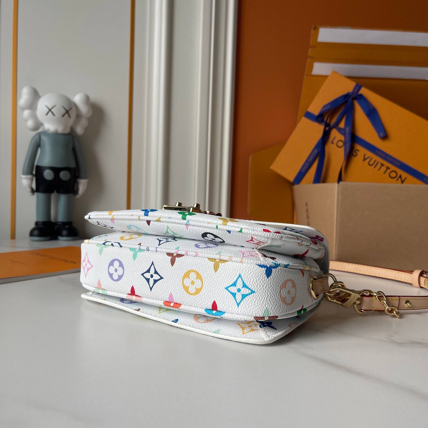 155NE38BDE Stylish leather bag