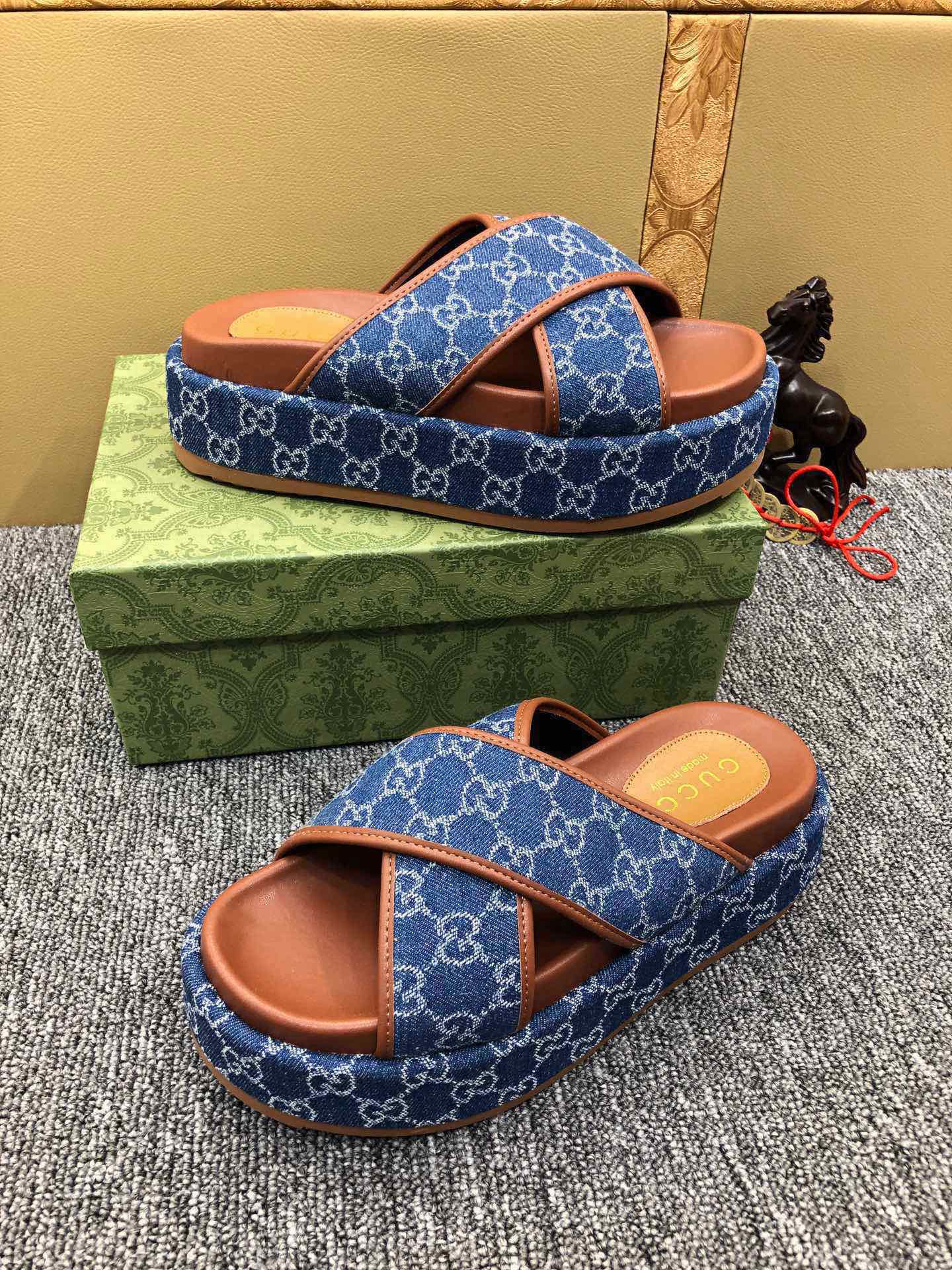 5YB69ZDE Stylish Slippers
