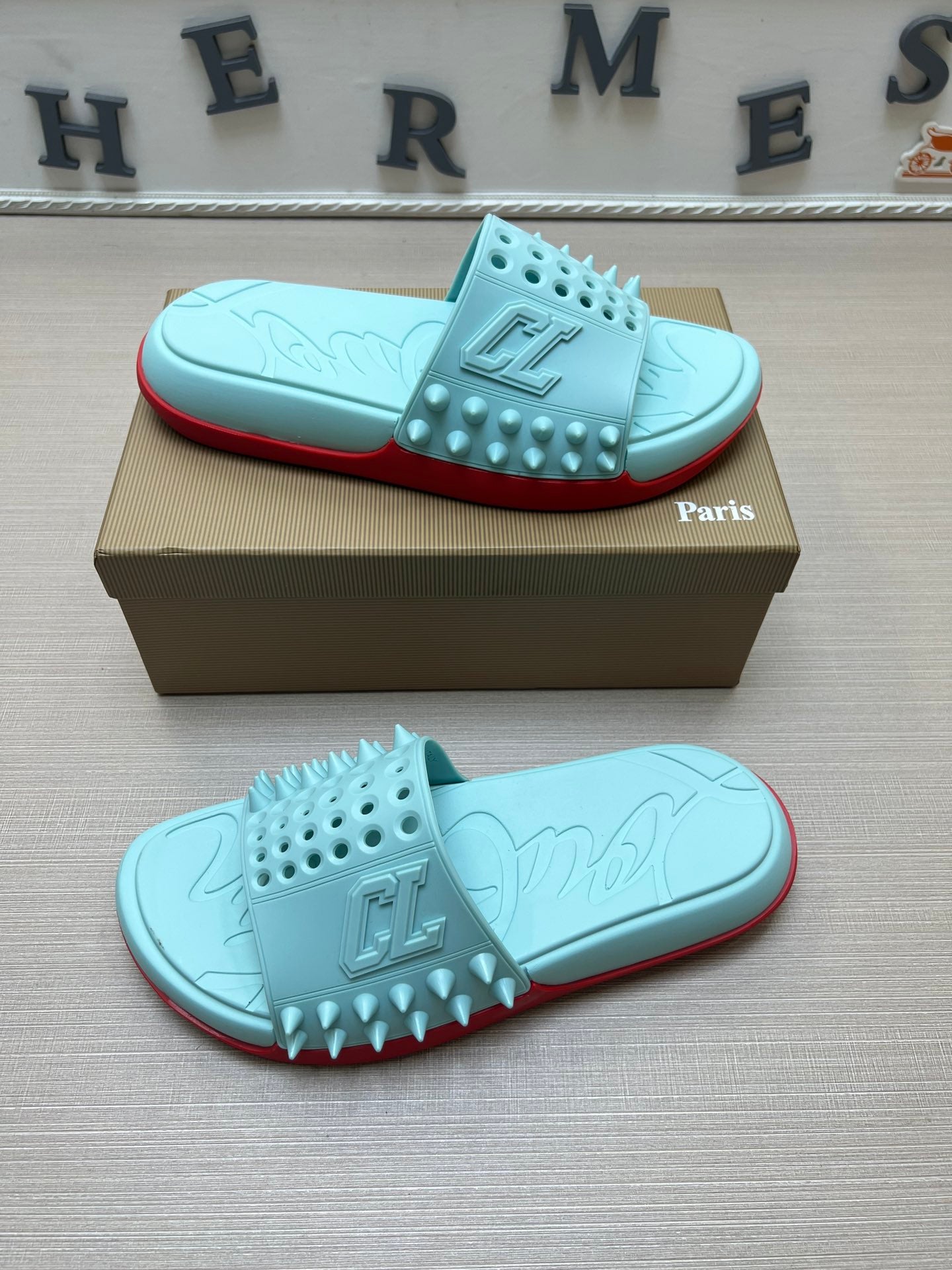 54A18ZDE Stylish slippers