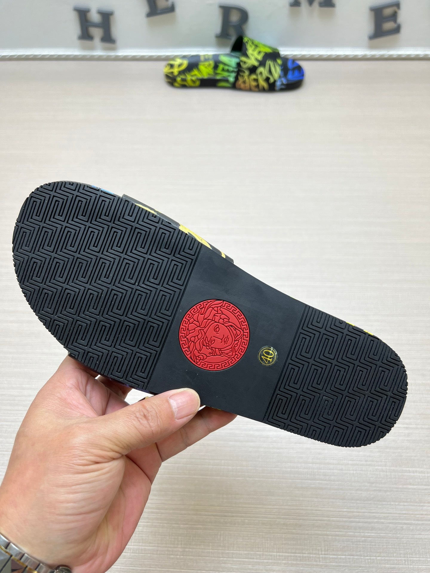 54V94ZDE Stylish slippers