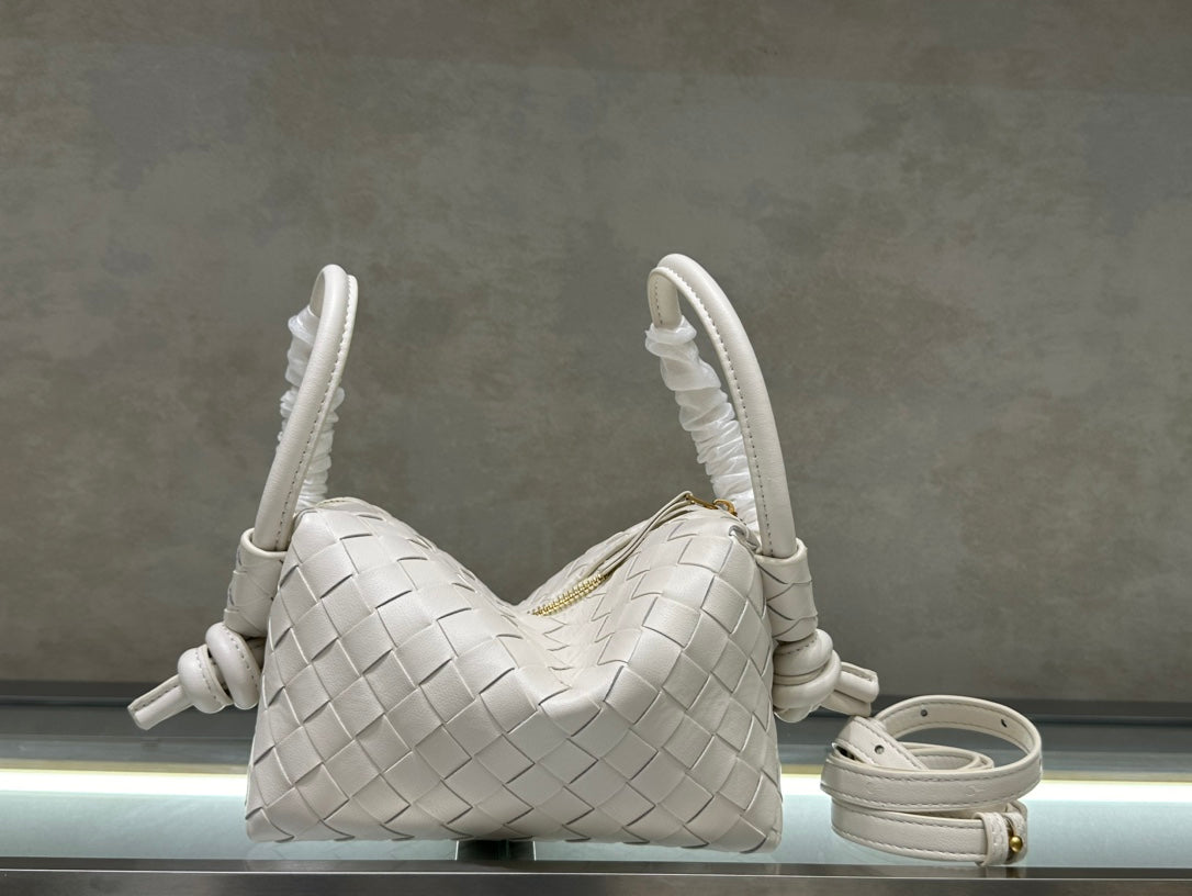 1XA84BDE Stylish leather bag