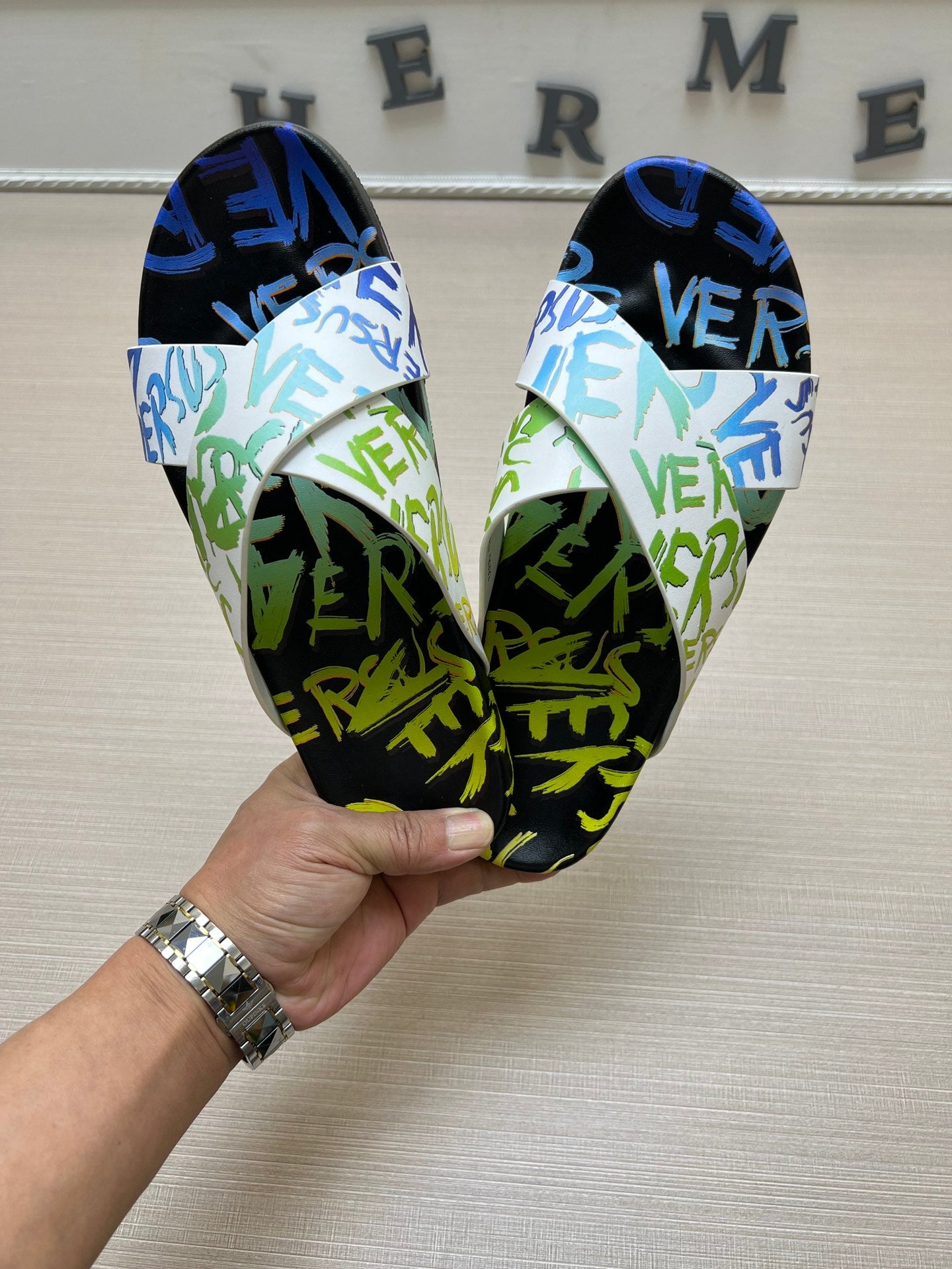 54V95ZDE Stylish slippers