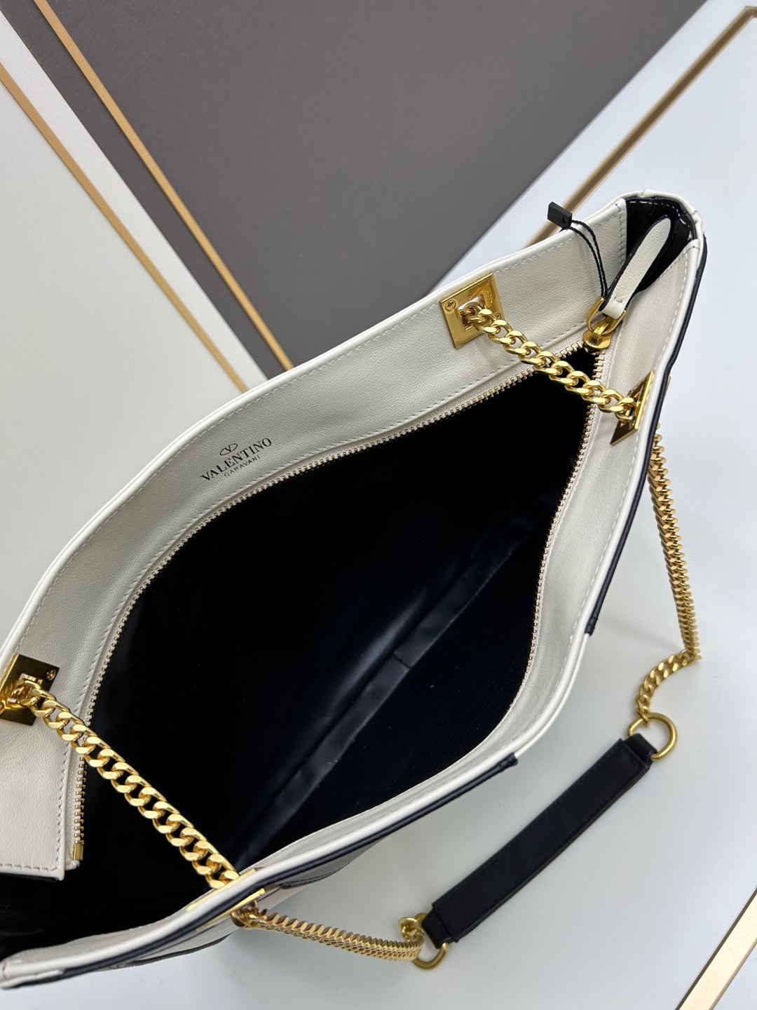 2WVL47BDE Stylish leather bag