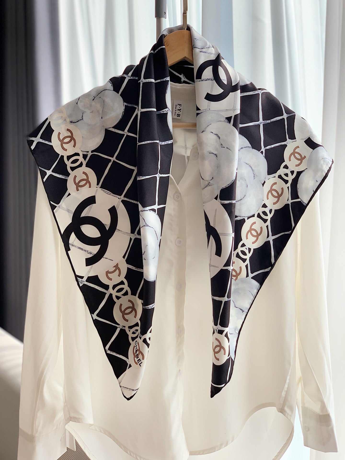 155NC95WDE Stylish Silk Scarve