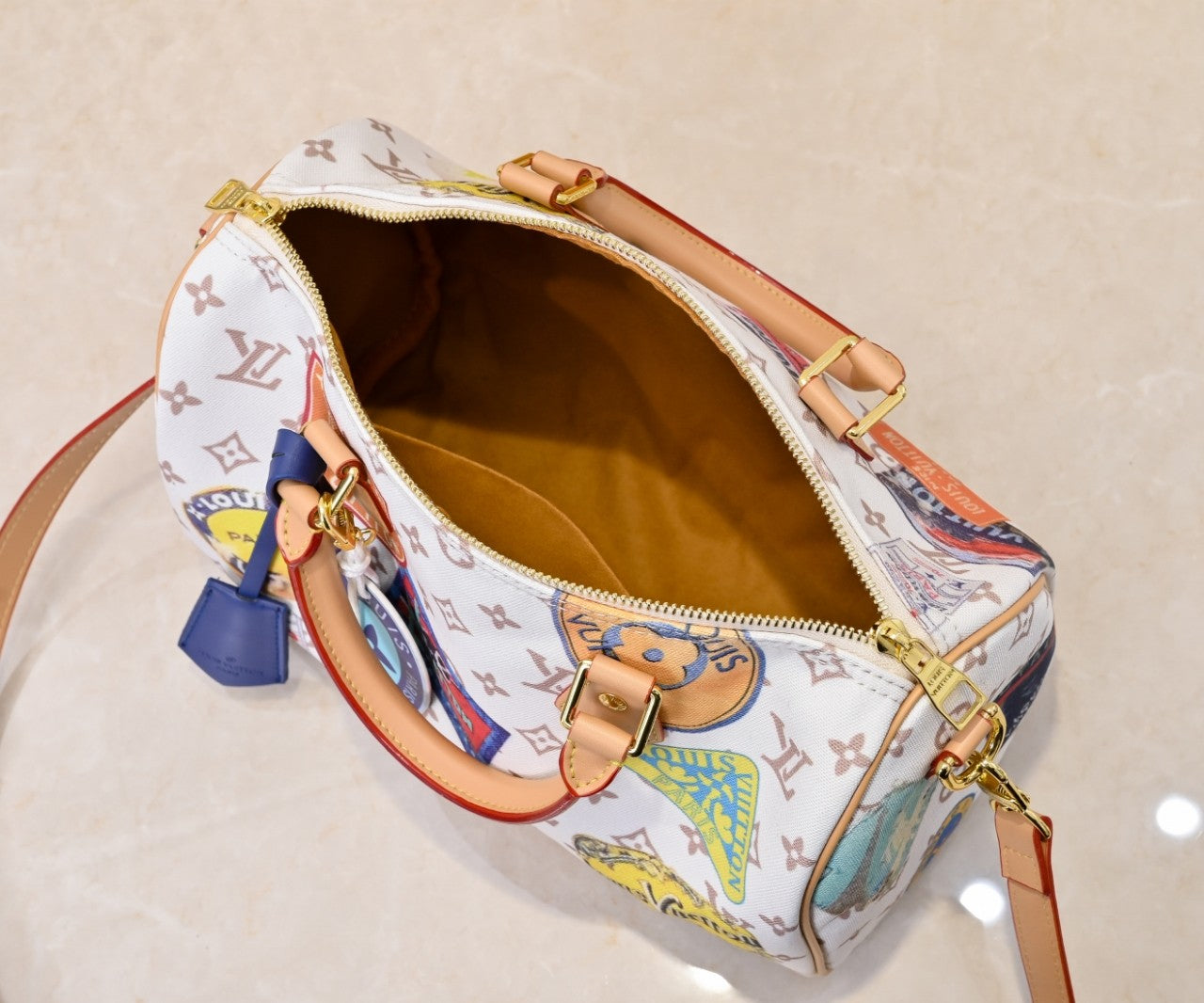 155NE21BDE Stylish Luggage bags