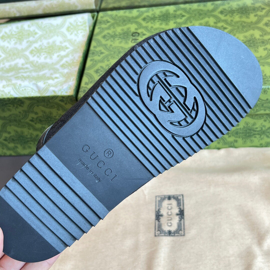 2YB26ZDE Stylish Slippers