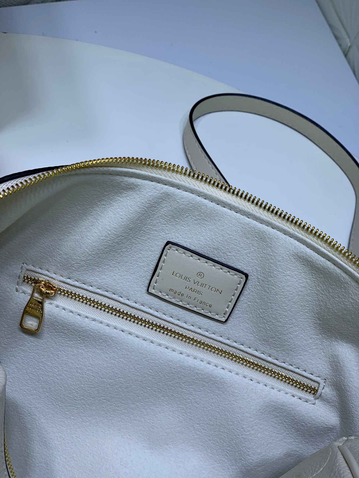 2XE138BDE Stylish leather bag 