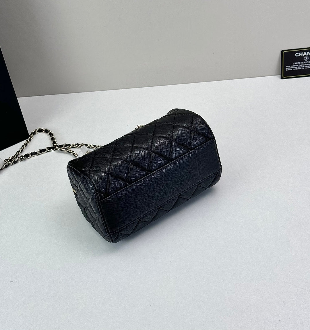 15RC55BDE Stylish leather bag
