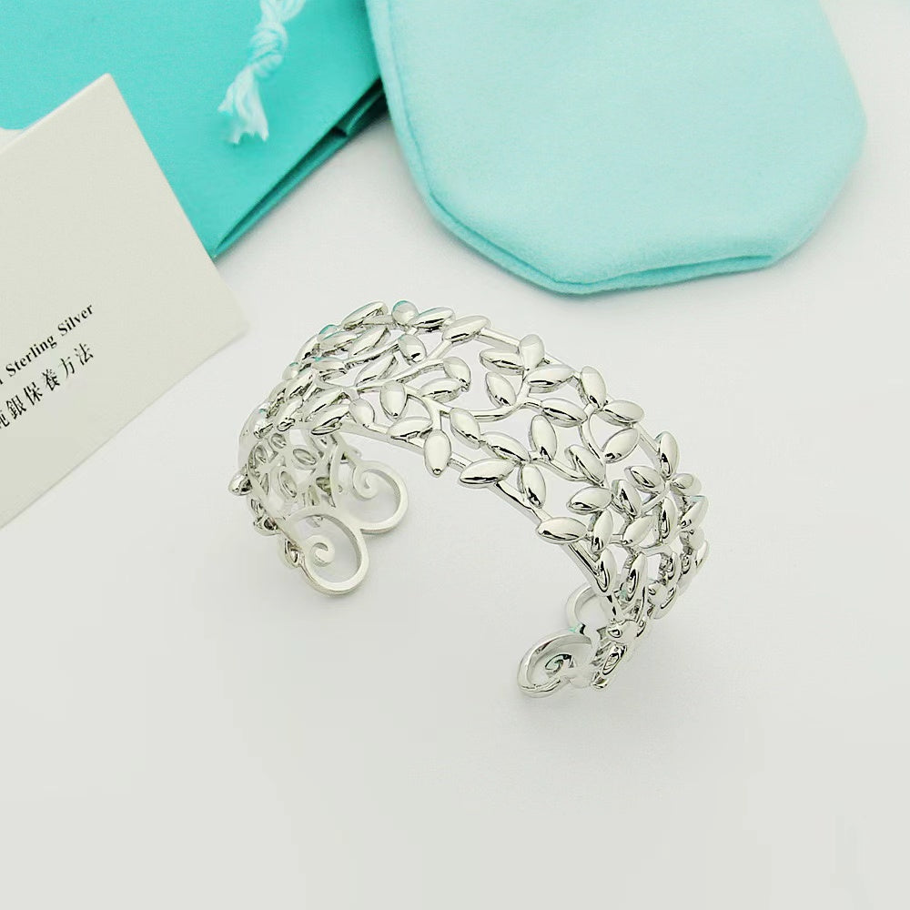 P4T10KDE StylishBracelets