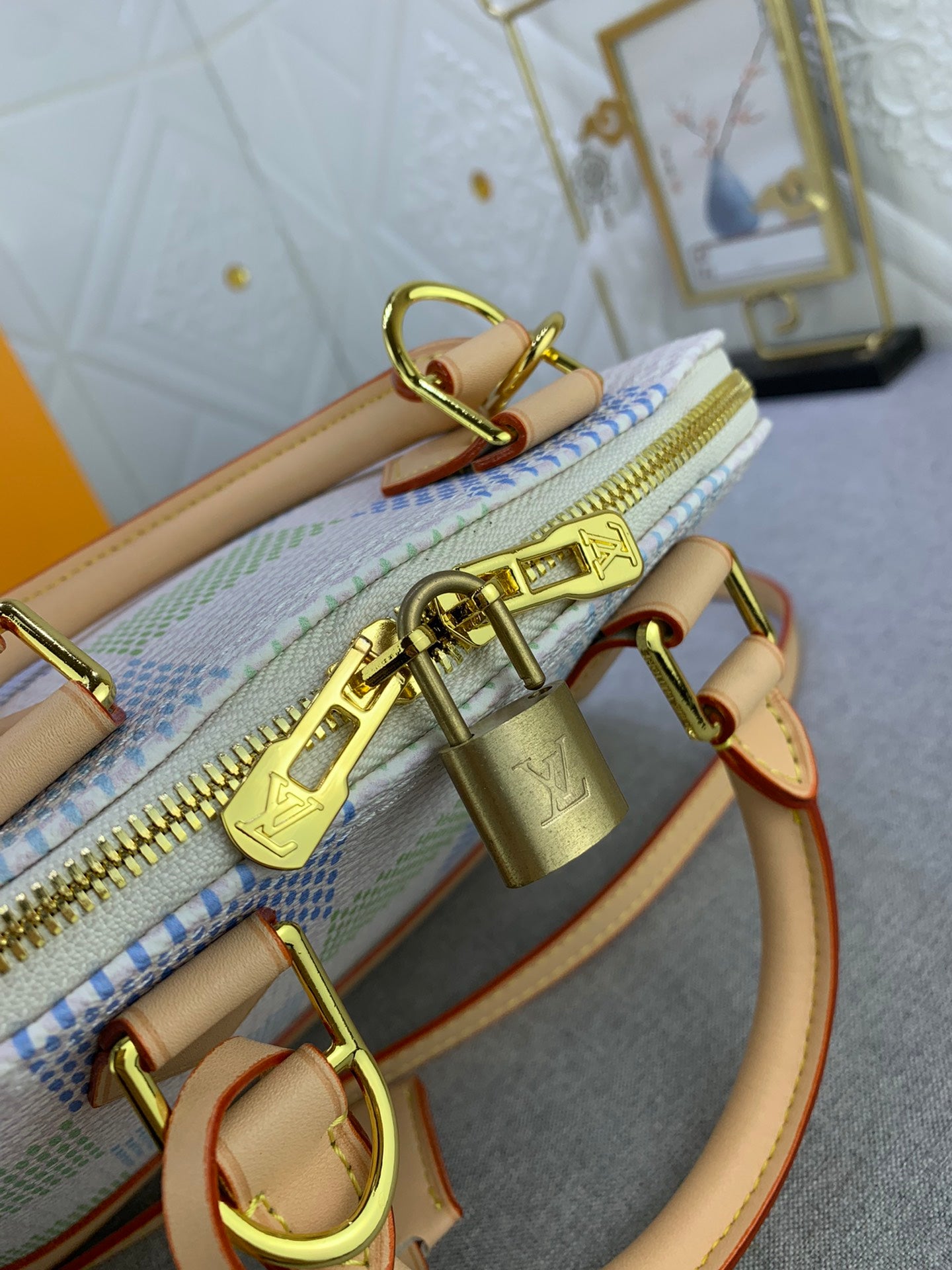 2XE335BDE Stylish leather bag 