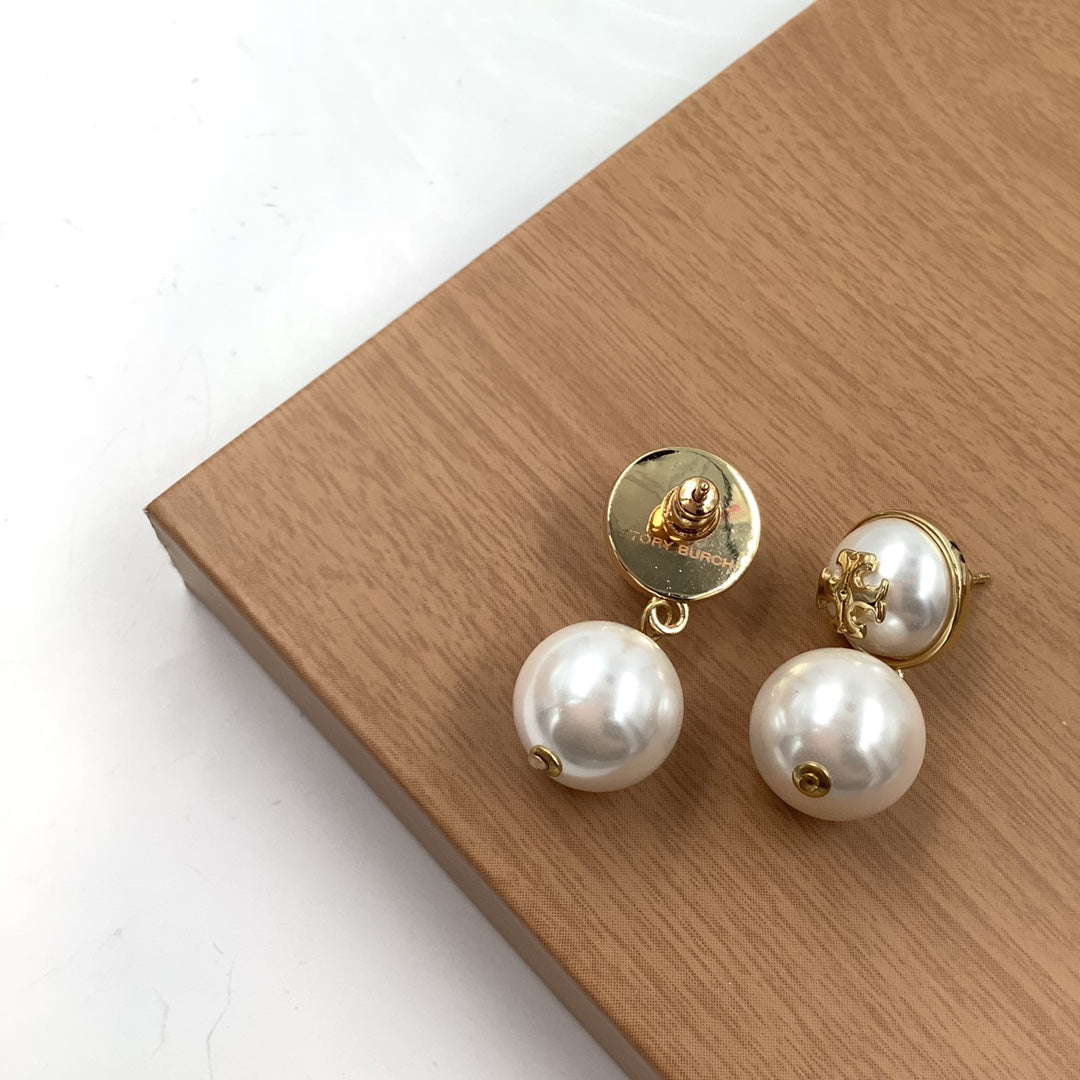 14A469EDE Stylish Earrings