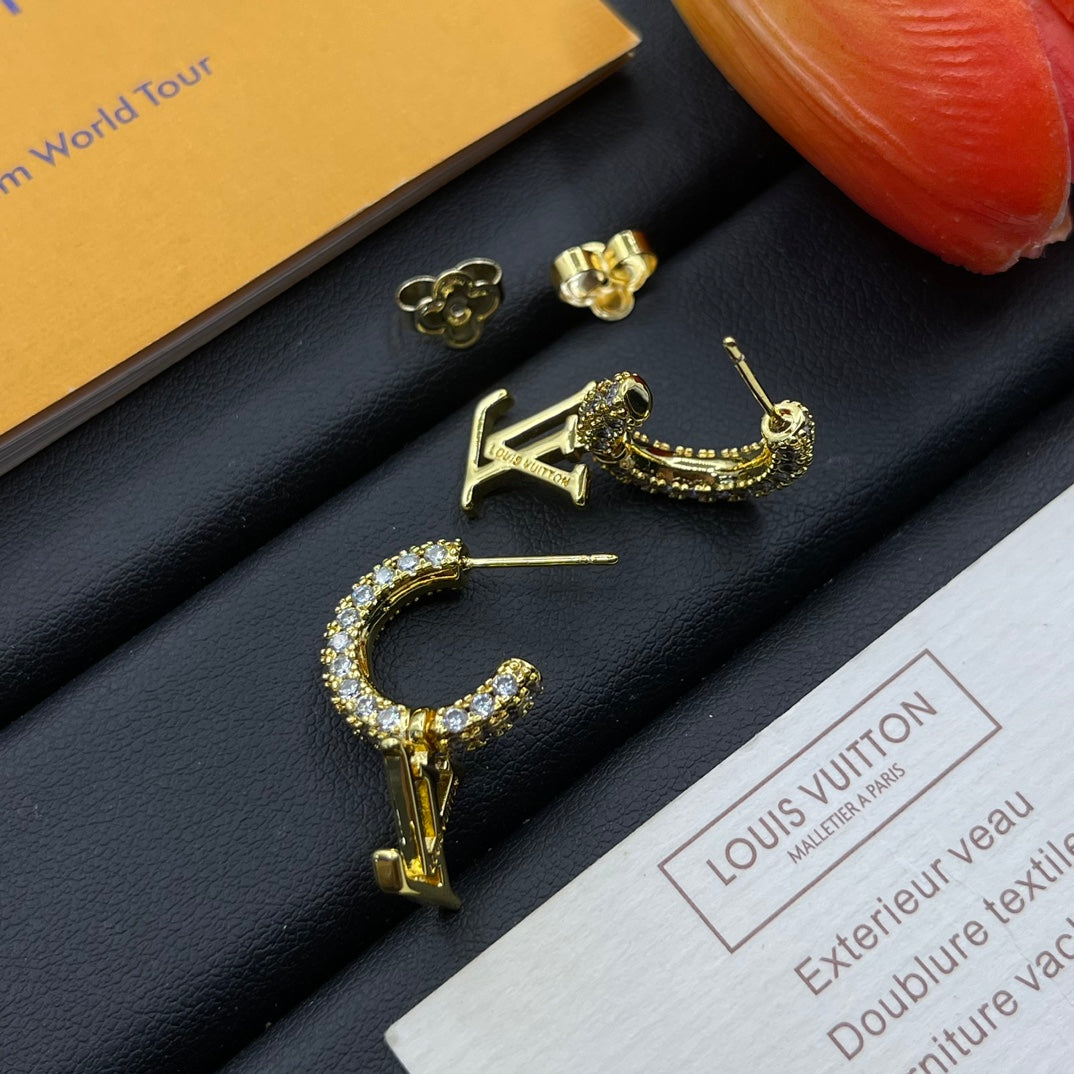 14E609EDE Stylish Earrings