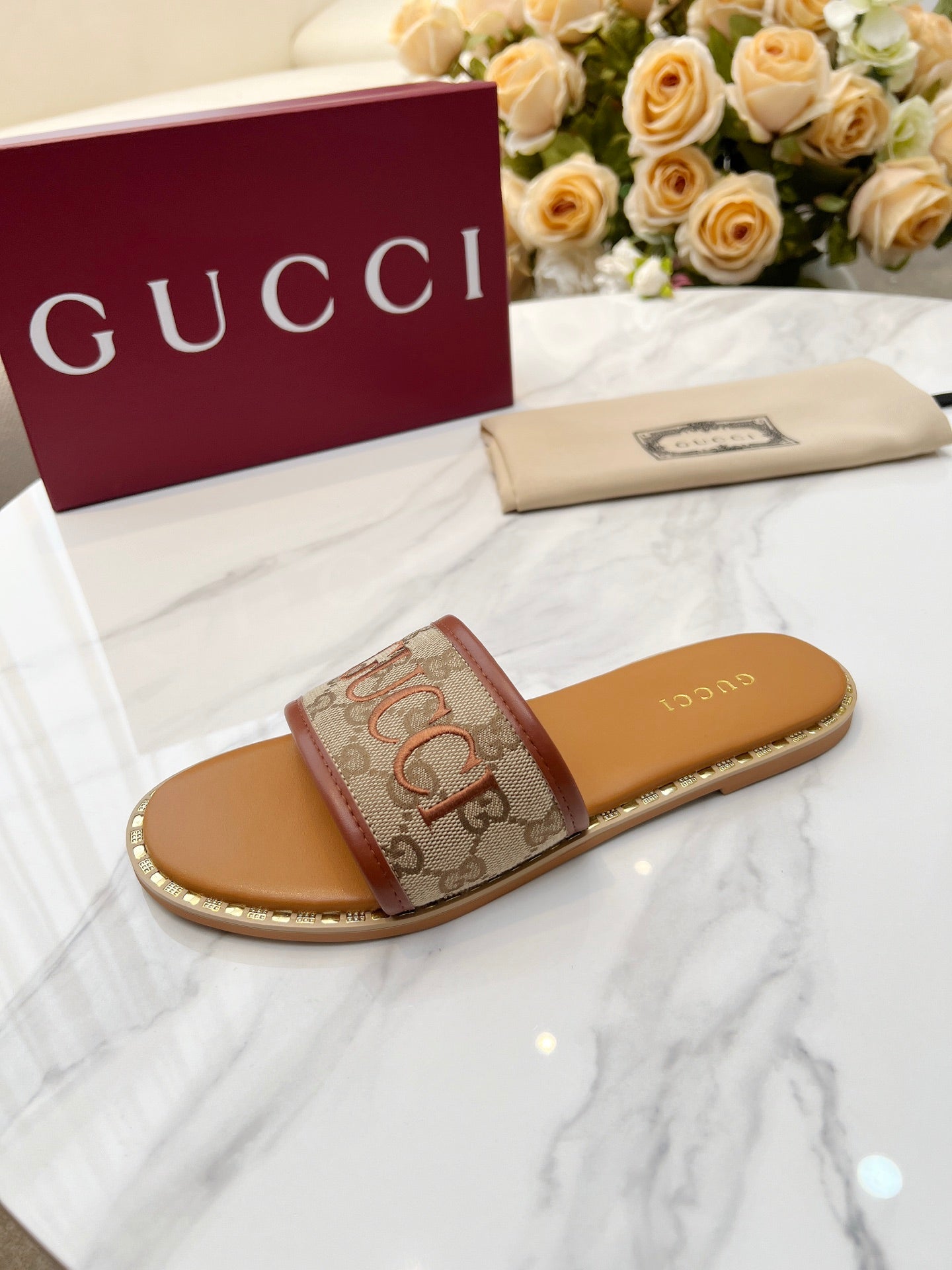 255QB29ZDE Stylish leather Slippers