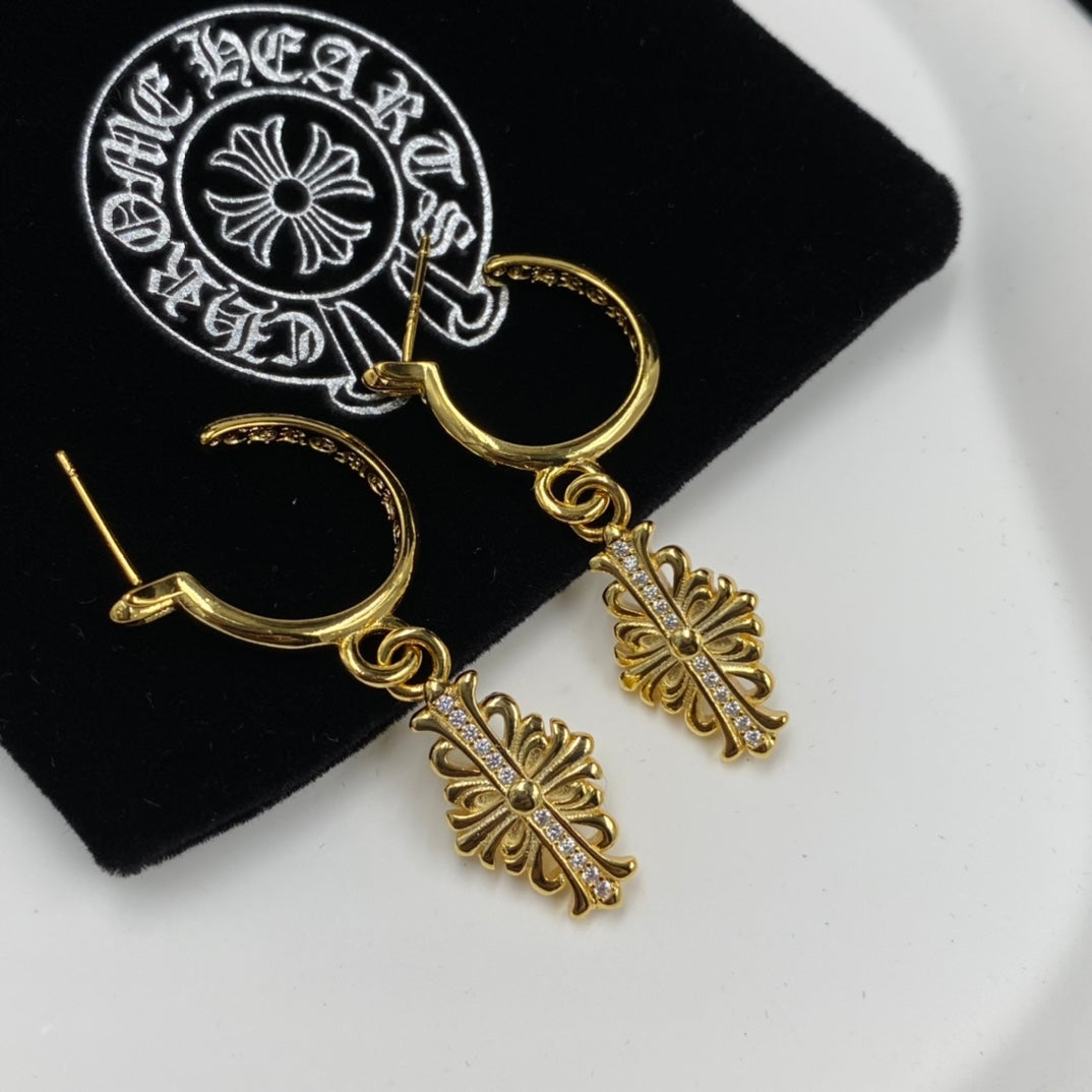 15QA1EDE Stylish Earrings