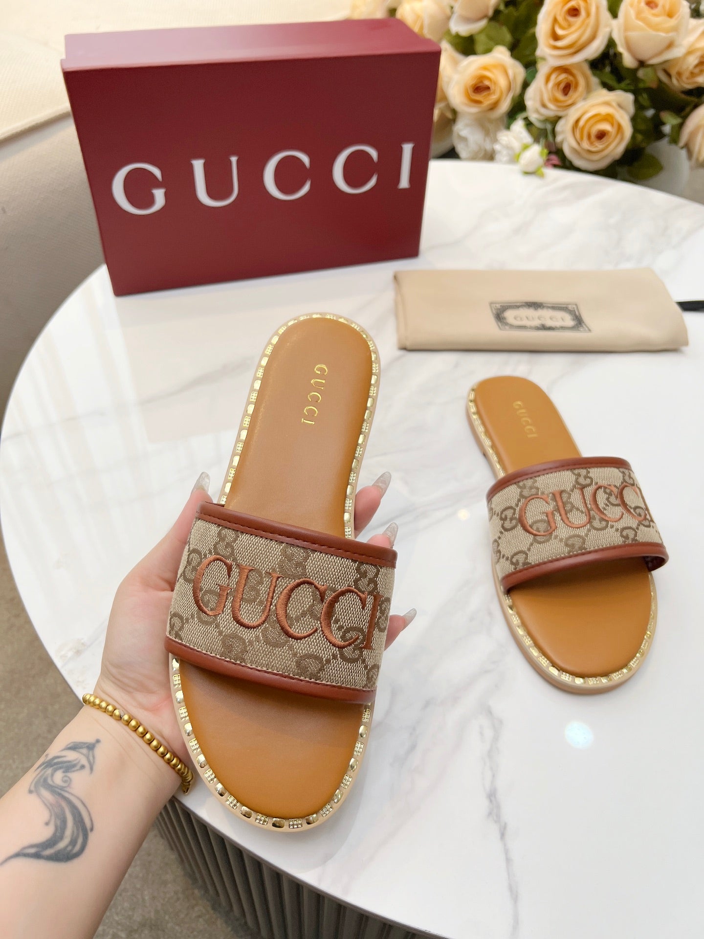 255QB29ZDE Stylish leather Slippers