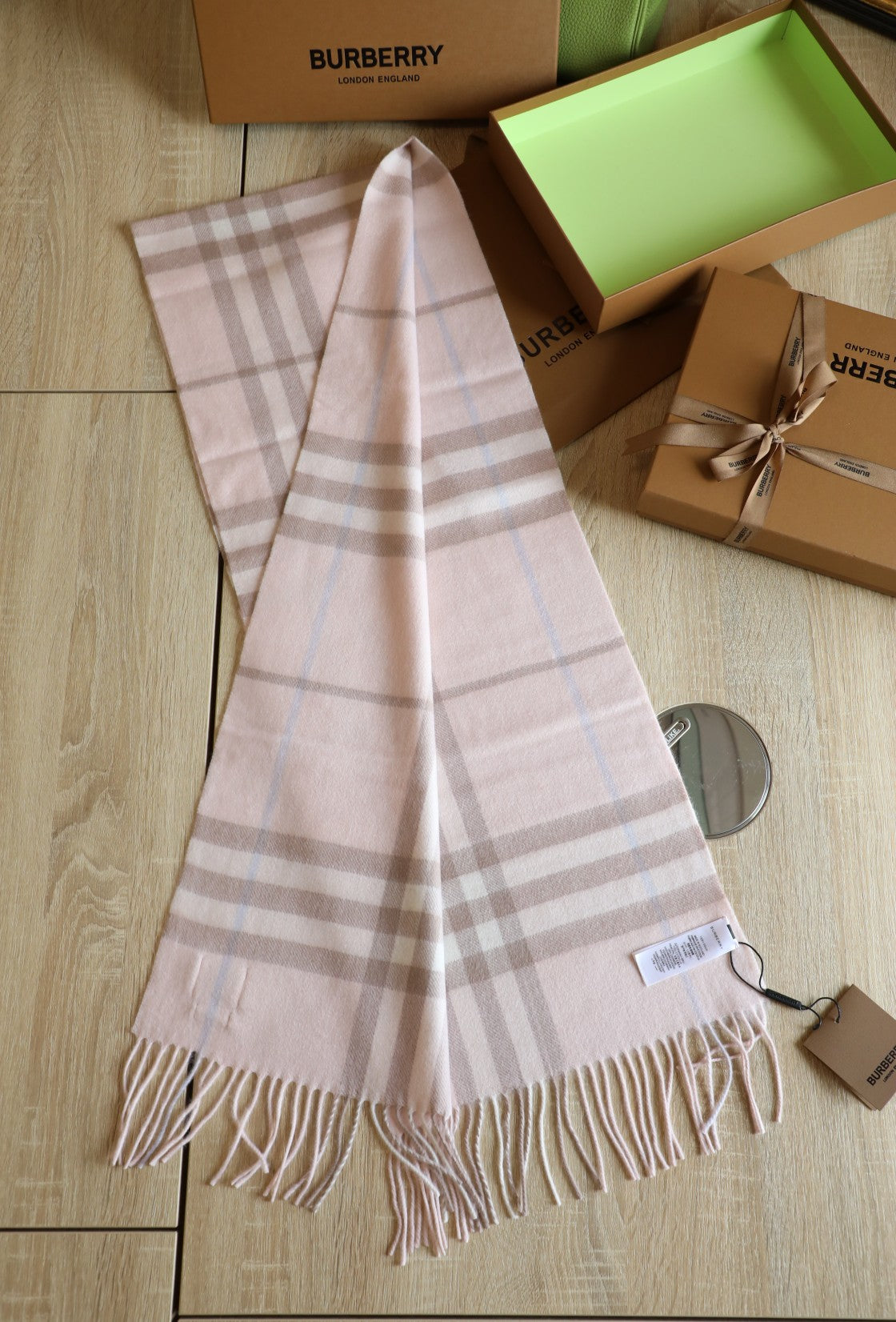 185ZR1WDE Stylish Winter Scarves