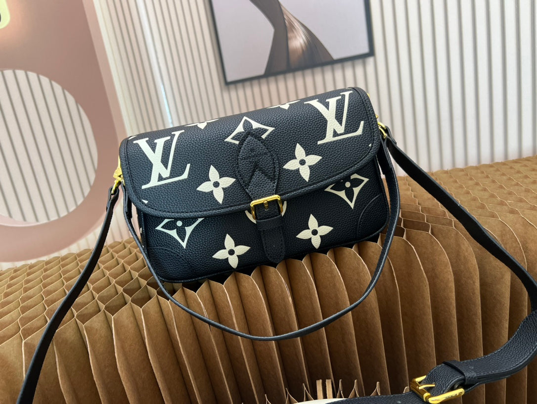 2XE028BDE Stylish leather bag 