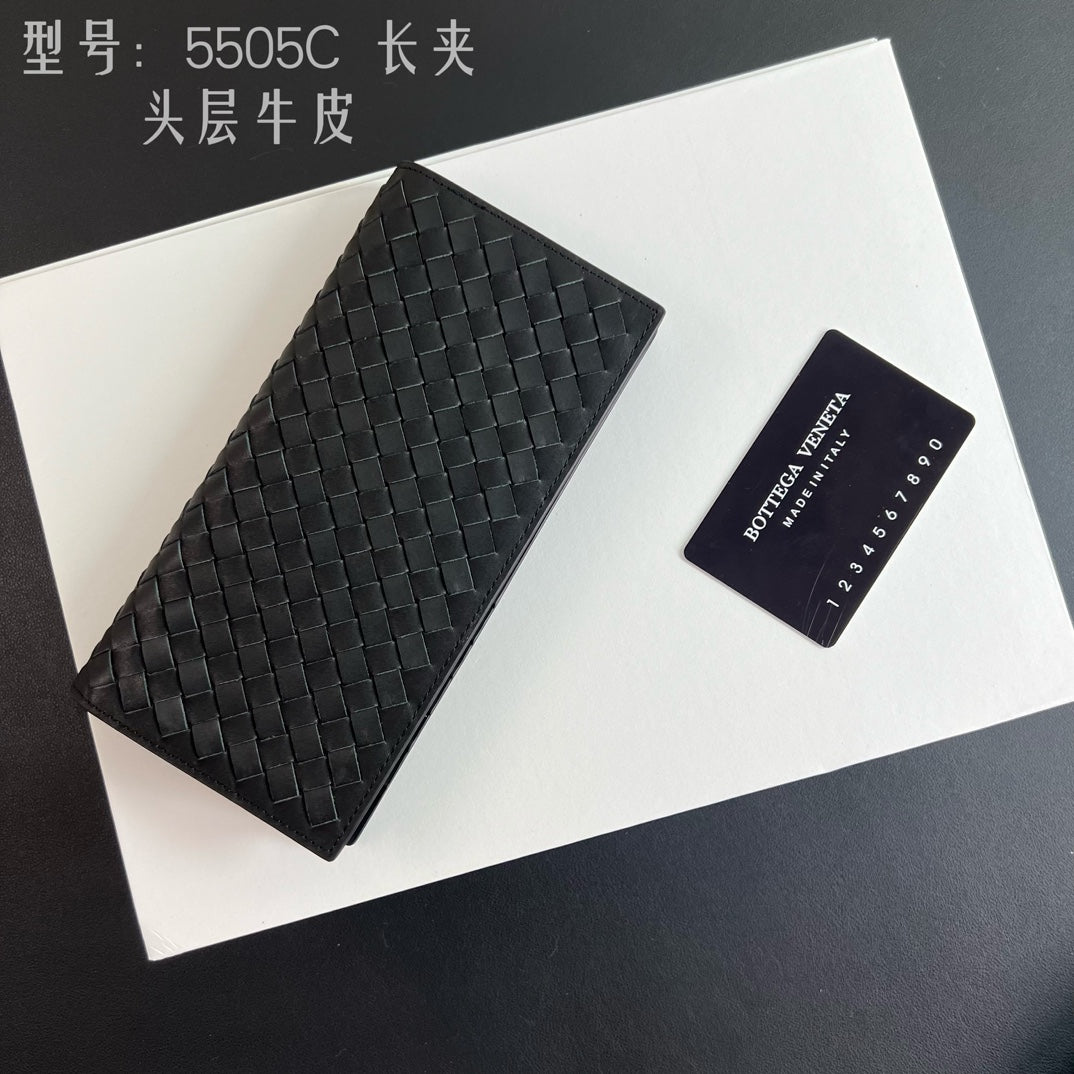 1XA82BDE Stylish leather wallet
