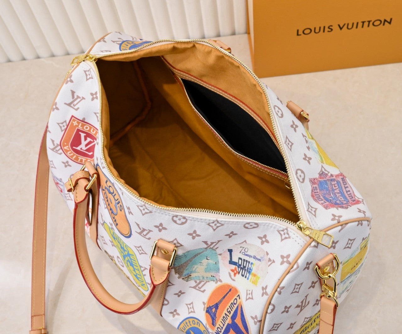 155NE21BDE Stylish Luggage bags