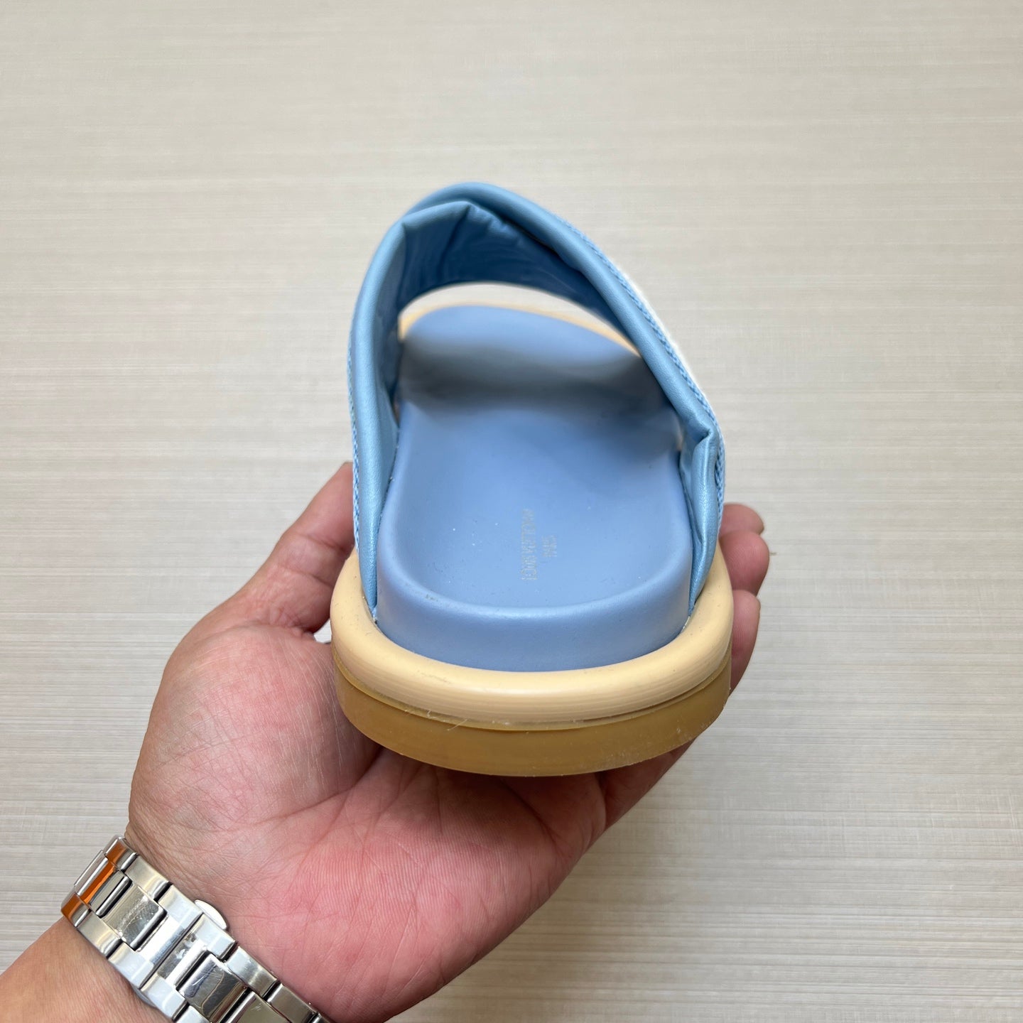 535ZE270ZDE Stylish Slippers