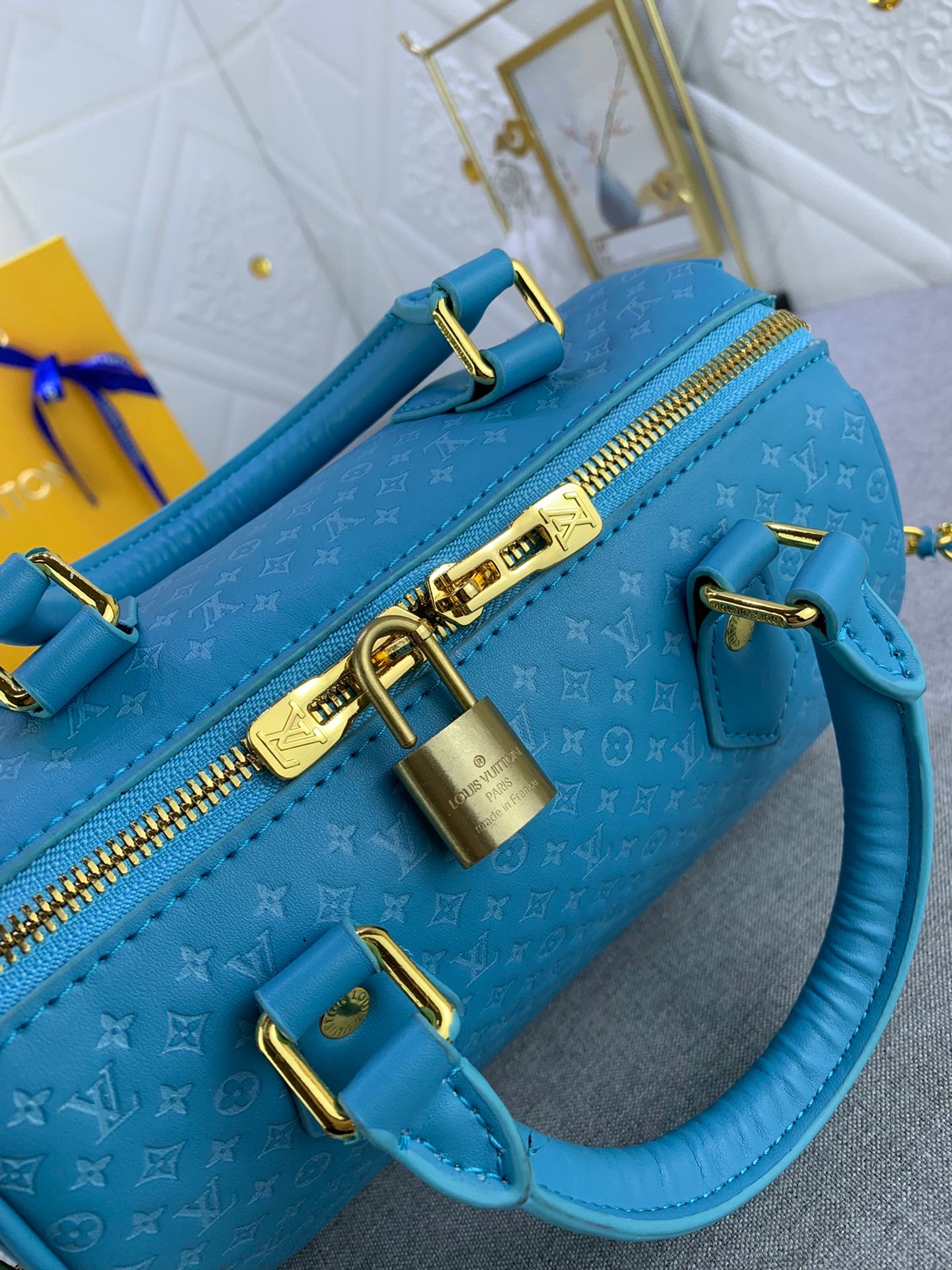 1XE143BDE Stylish leather bag 