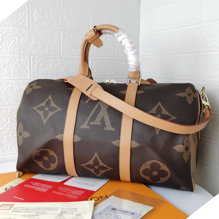 1E048BDE Stylish leather bag 