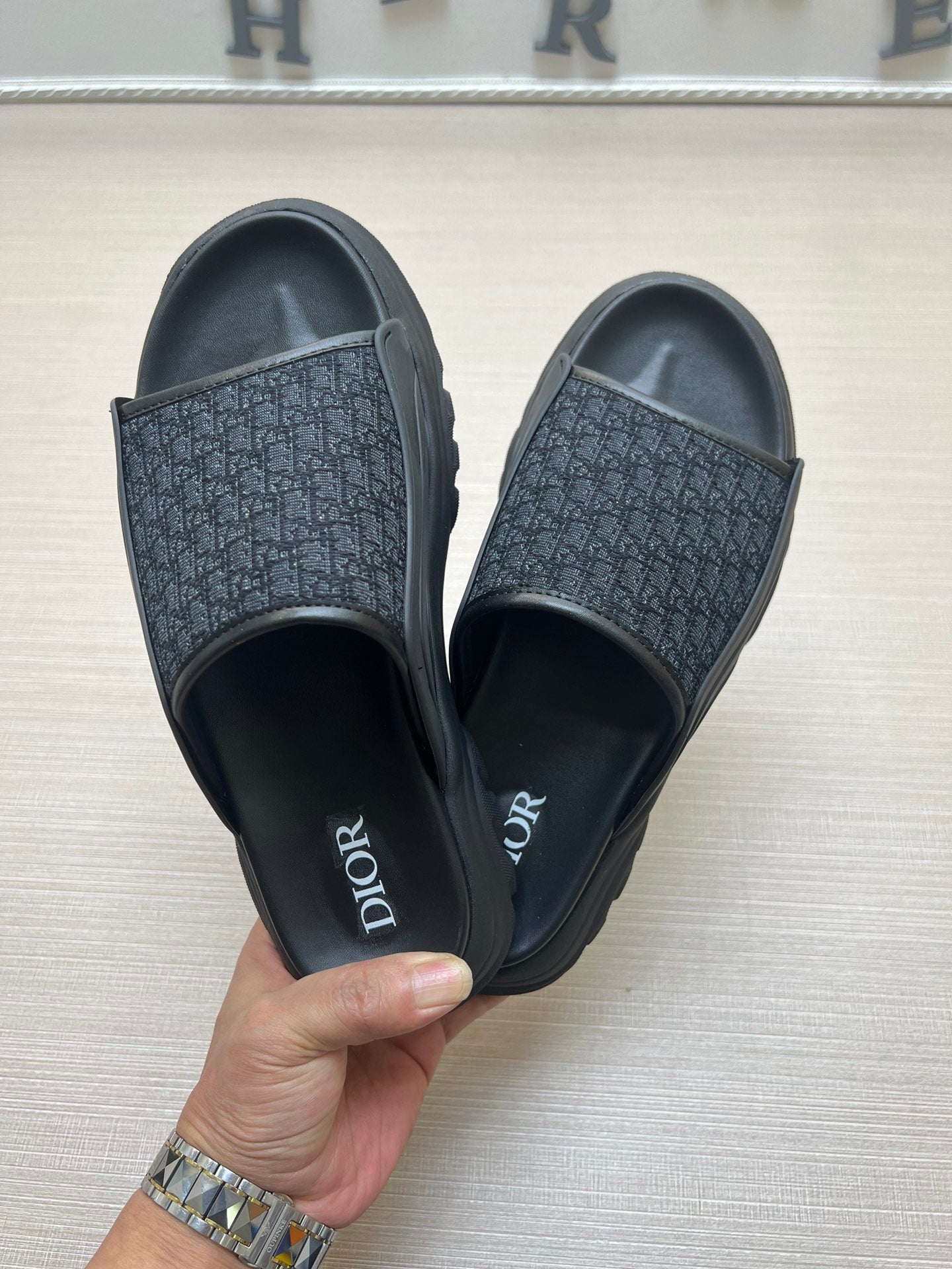 54D8ZDE Stylish slippers