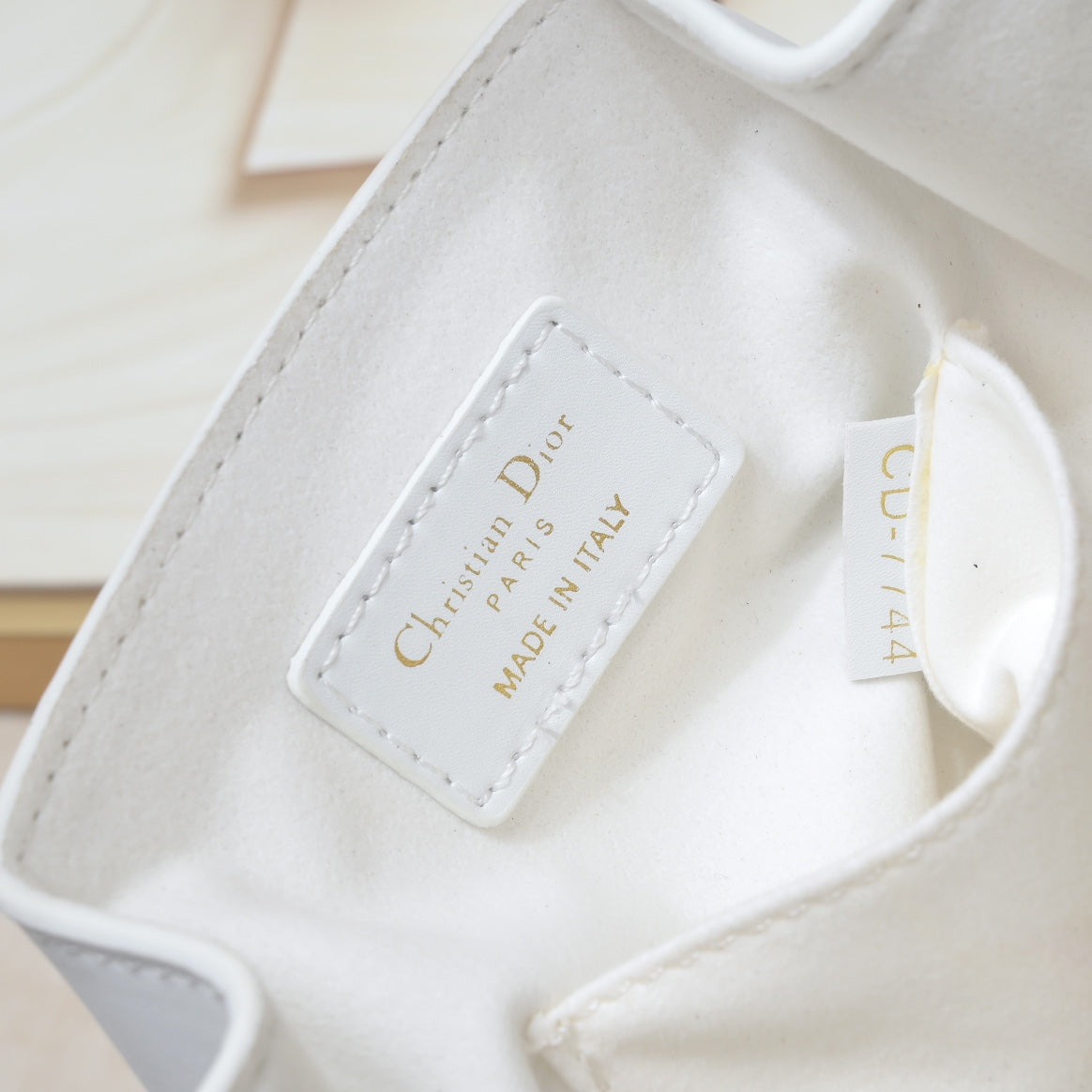 2XD370BDE Stylish leather bag 