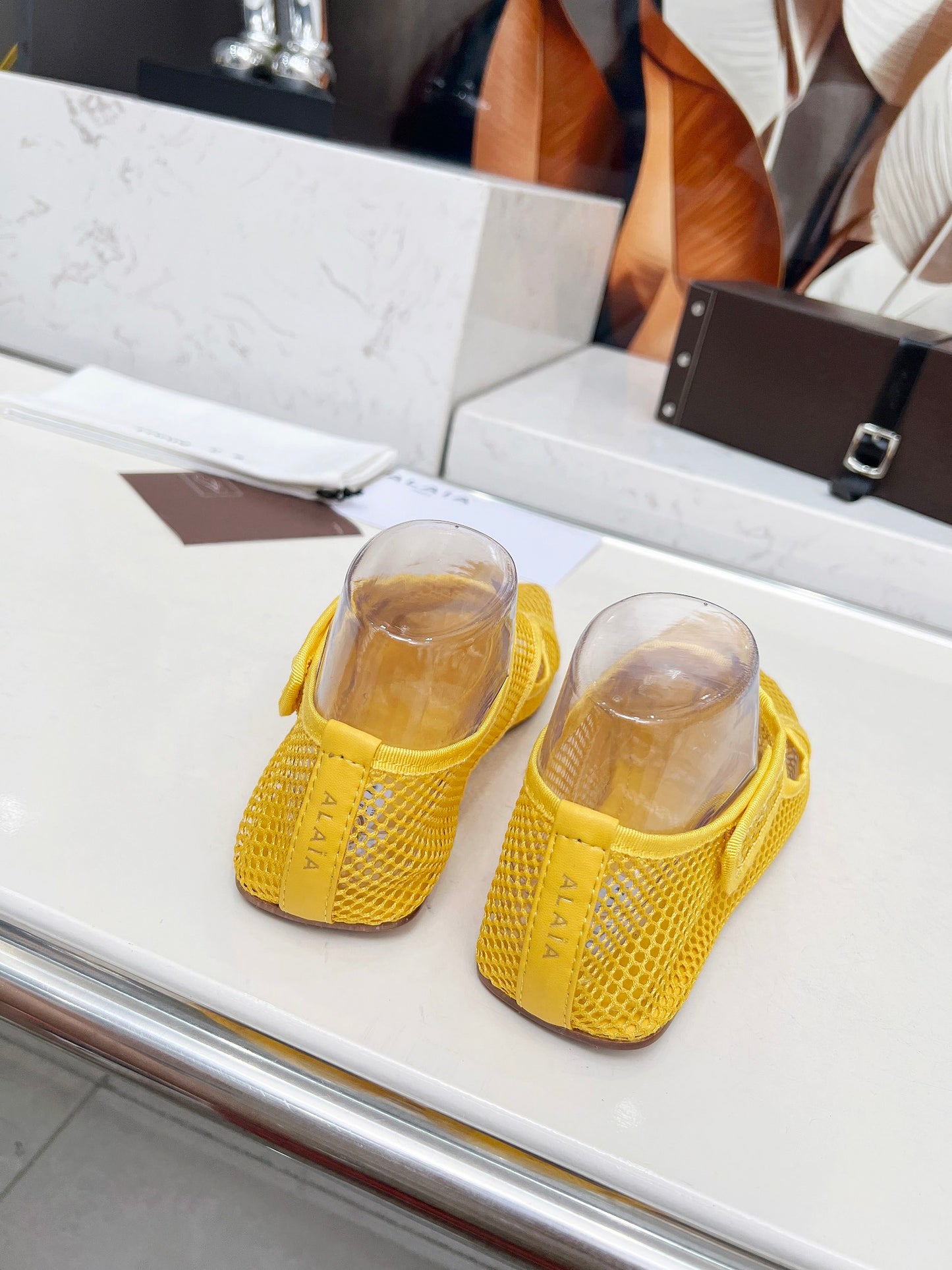 255QA24ZDE Stylish leather shoes