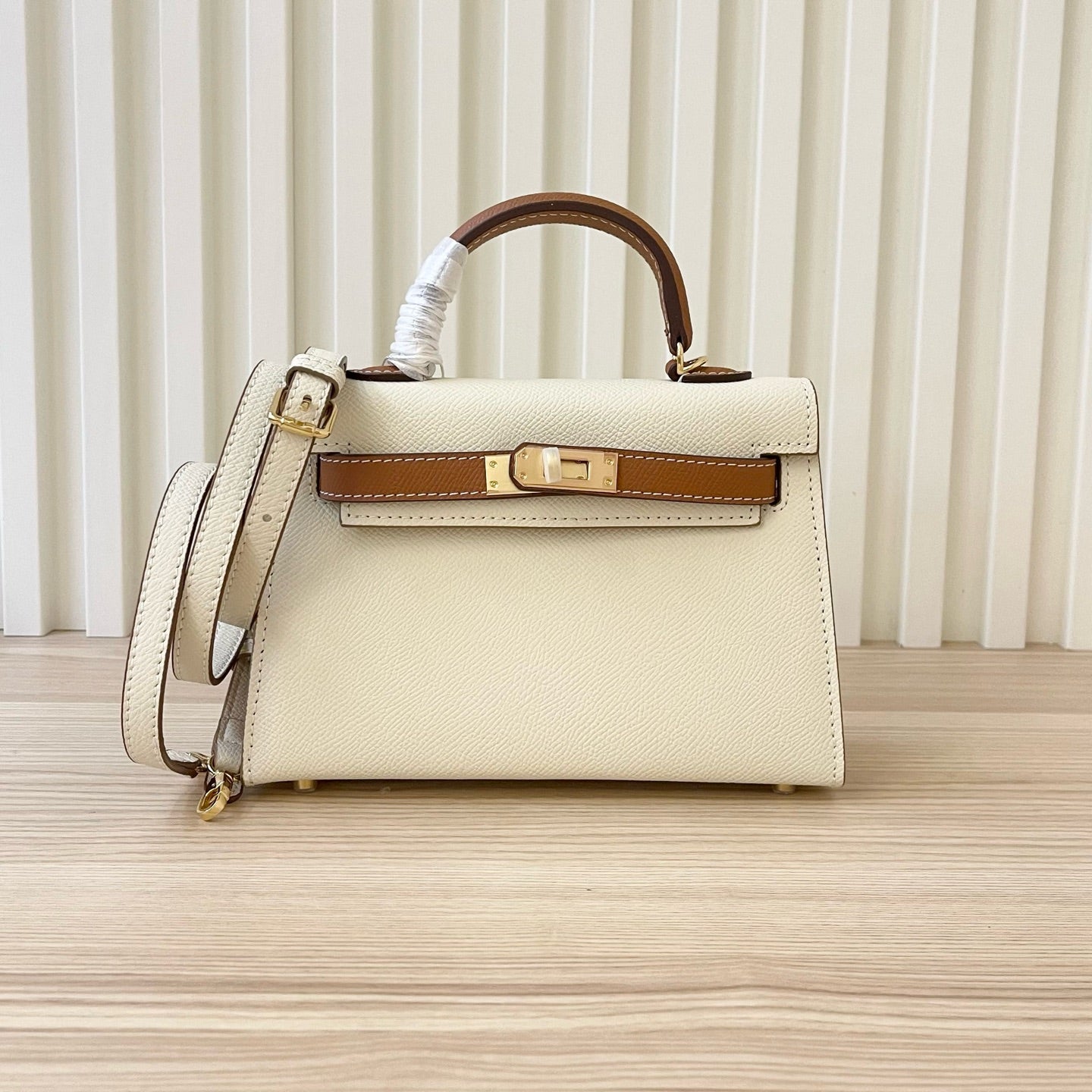 2WH25BDE Stylish leather bag