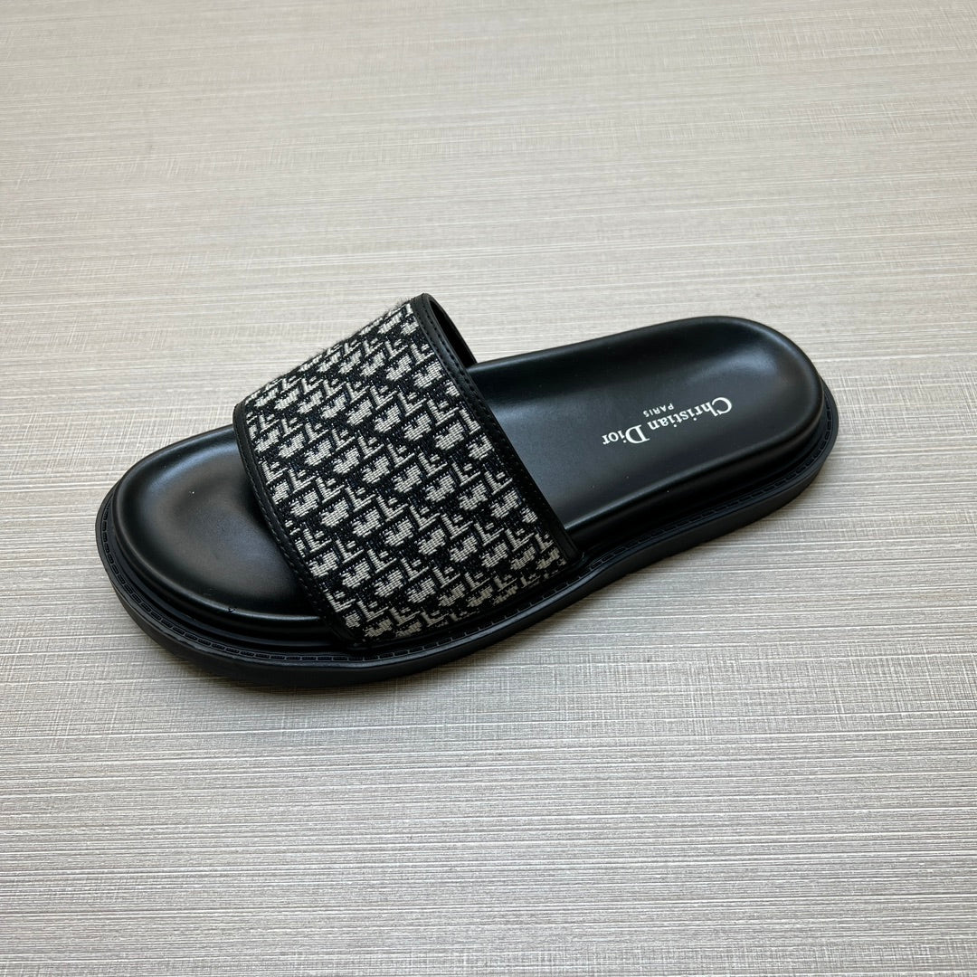54D114ZDE Stylish slippers