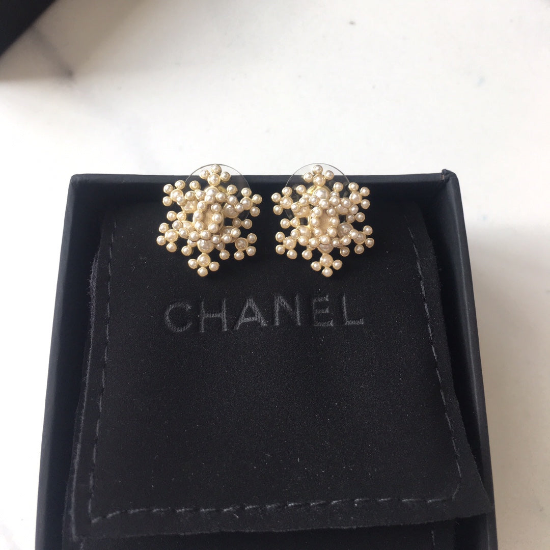 14C53EDE Stylish Earrings