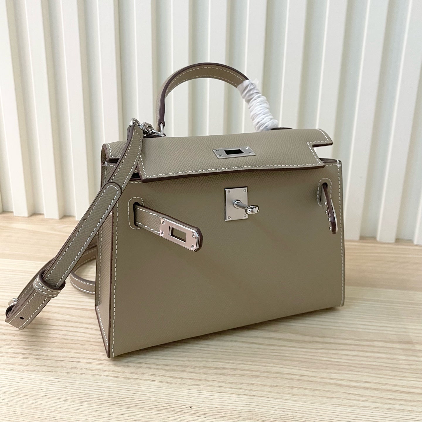 2WH27BDE Stylish leather bag