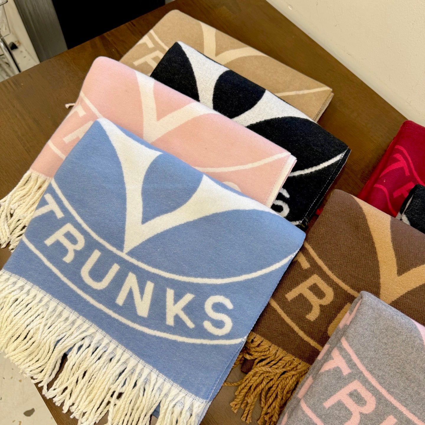 175RE3WDE Stylish Winter Scarves