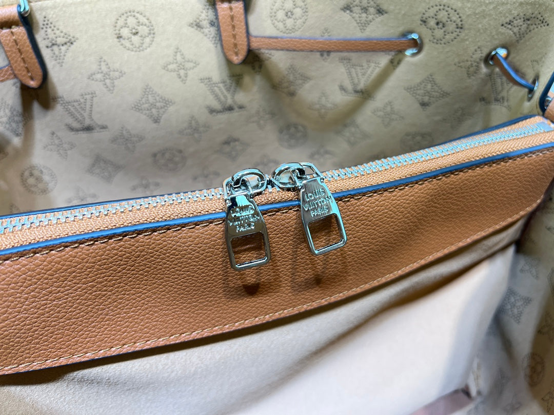 155NE39BDE Stylish leather bag